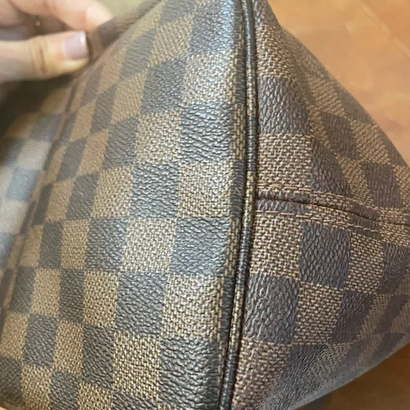 Louis Vuitton Neverfull MM Damier Ebene Tote. - Picture 4 of 8